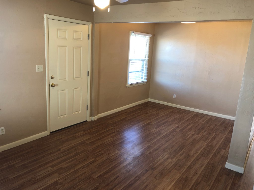 This image has an empty alt attribute; its file name is 0010.jpg