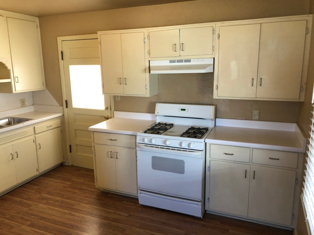 This image has an empty alt attribute; its file name is 0011.jpg